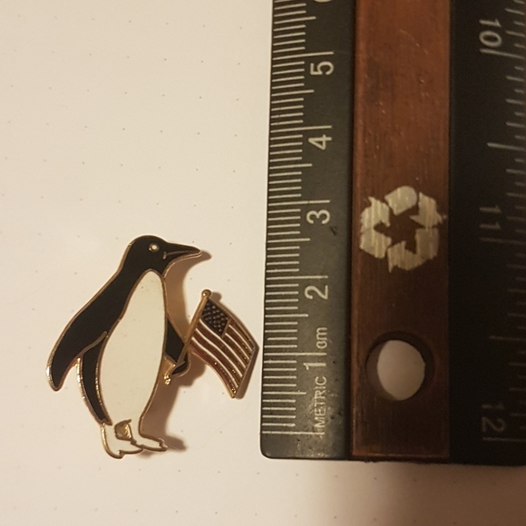 Penguin Enamel Pin - Picture 6 of 10